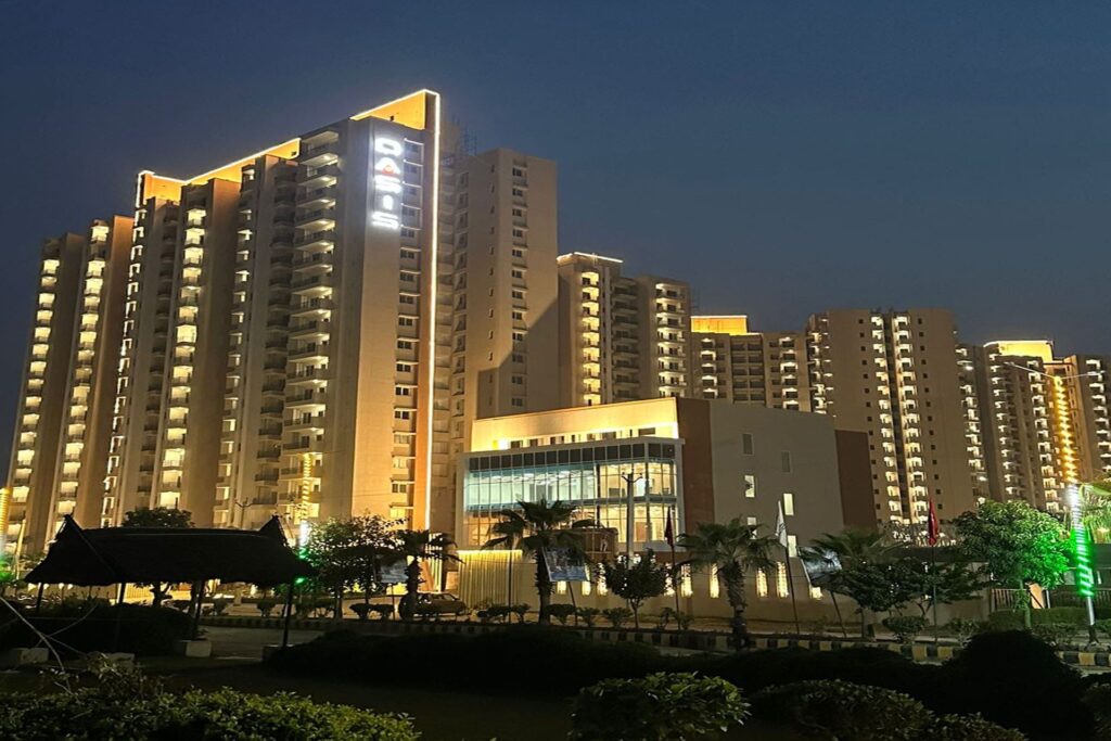 Oasisgrandstandyamunaexpressway